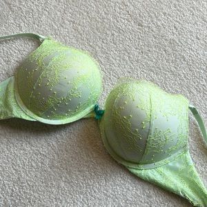 Victoria’s Secret bra-Bombshell